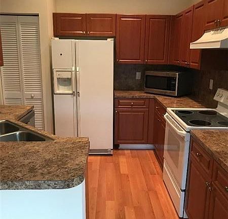 3rd image of 853 Tanglewood Cir