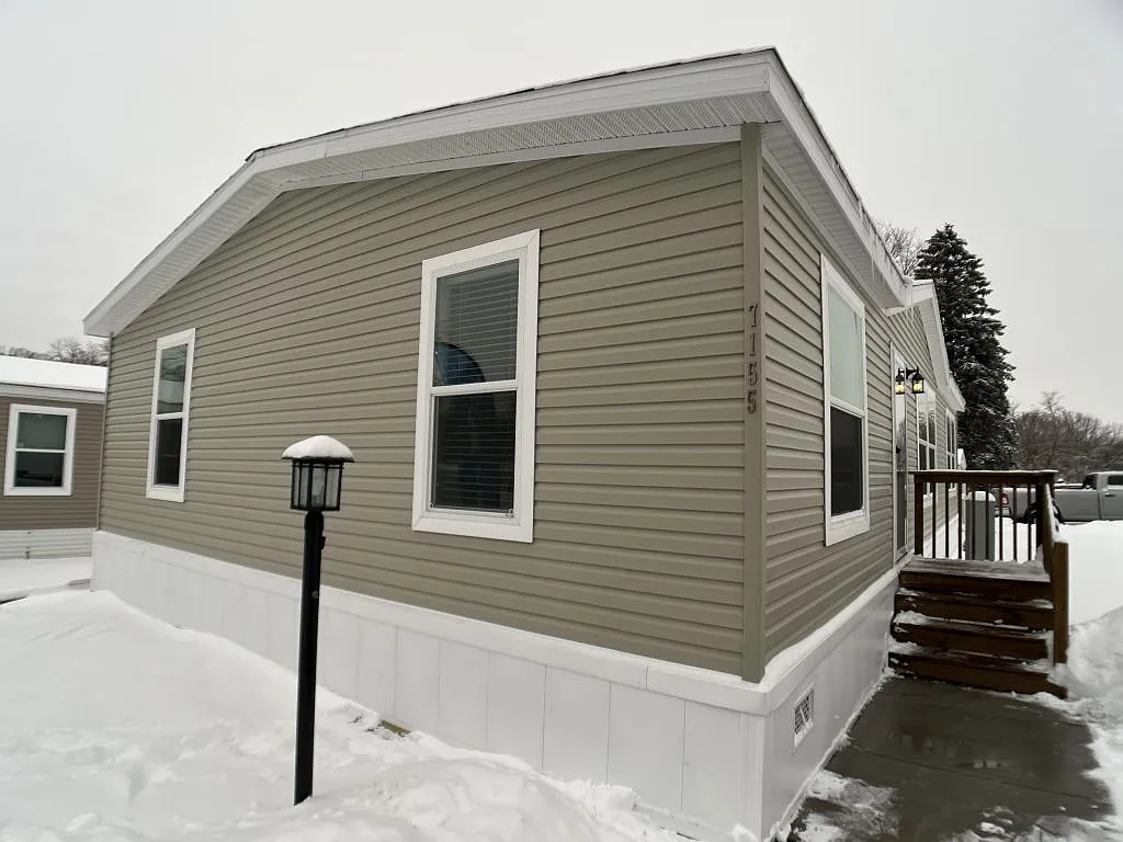 3 bed, 2.0 bath, 1251 sqft, $1,850 — Photo 2