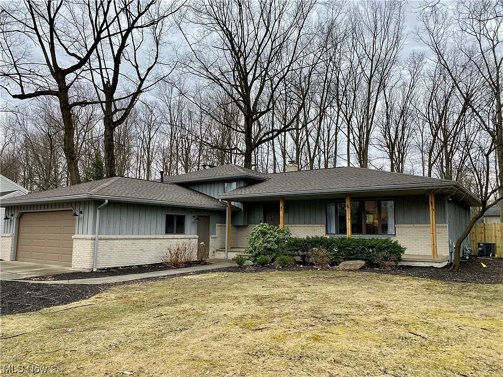 9016 Altura Dr NE photo 1
