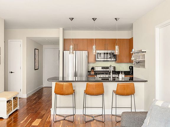 2nd image of 242 E 25th St APT 6A