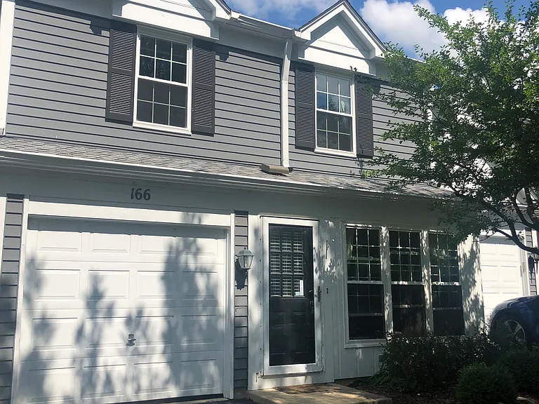 166 Half Moon Cir — Photo 1