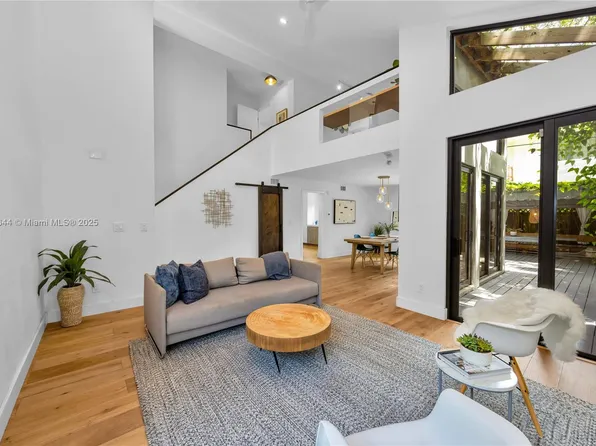 2427 Tequesta Ln, Miami, FL 33133