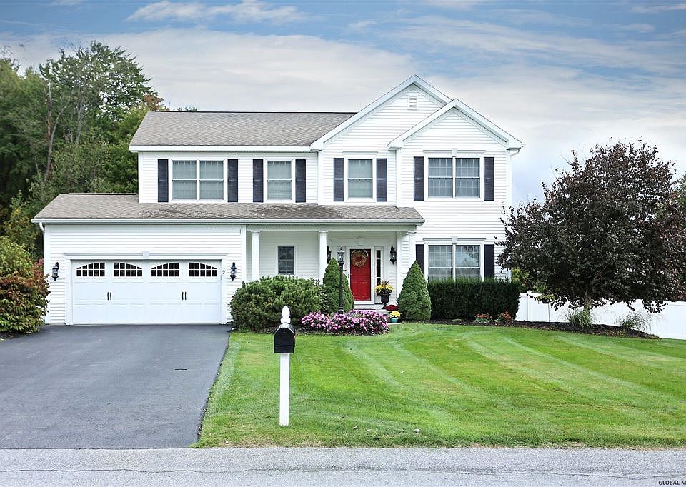 1st image of 9 Brighton Dr