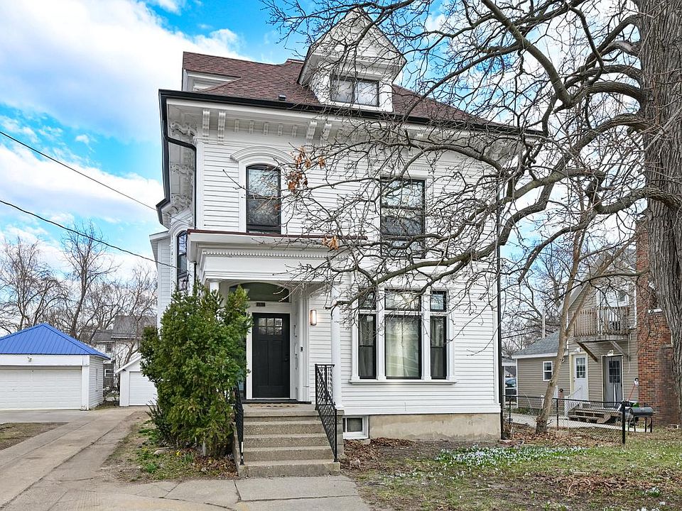 1st image of 1136 Prairie AVENUE