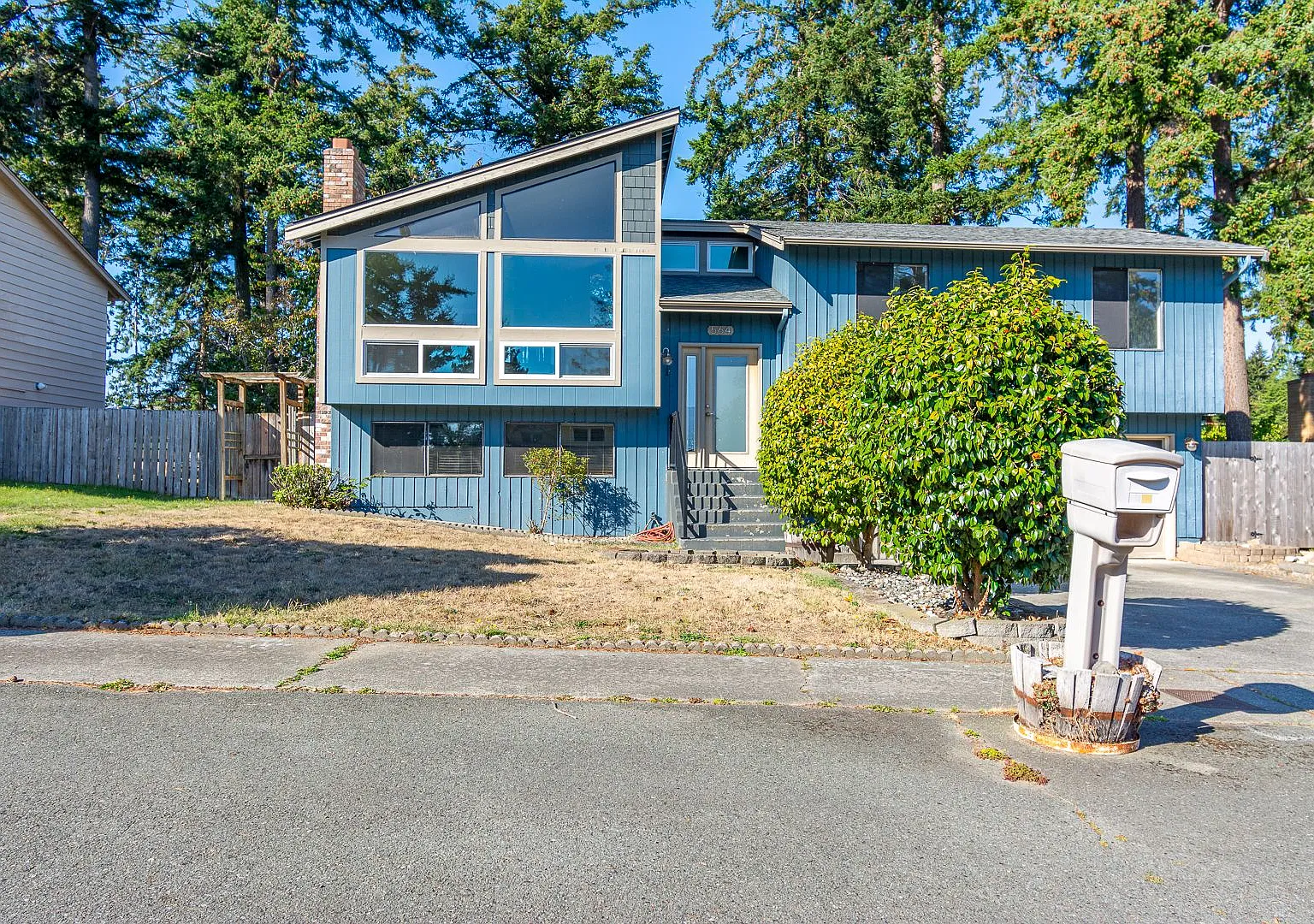 3 Bed 2.5 Bath Home near High school! — Photo 1