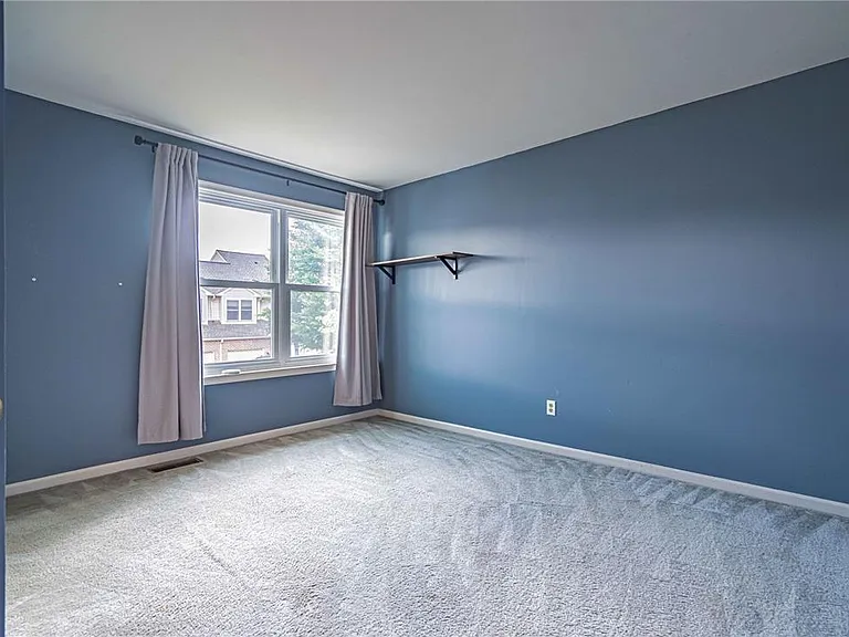 323 Surrey Pl #323 — Photo 20