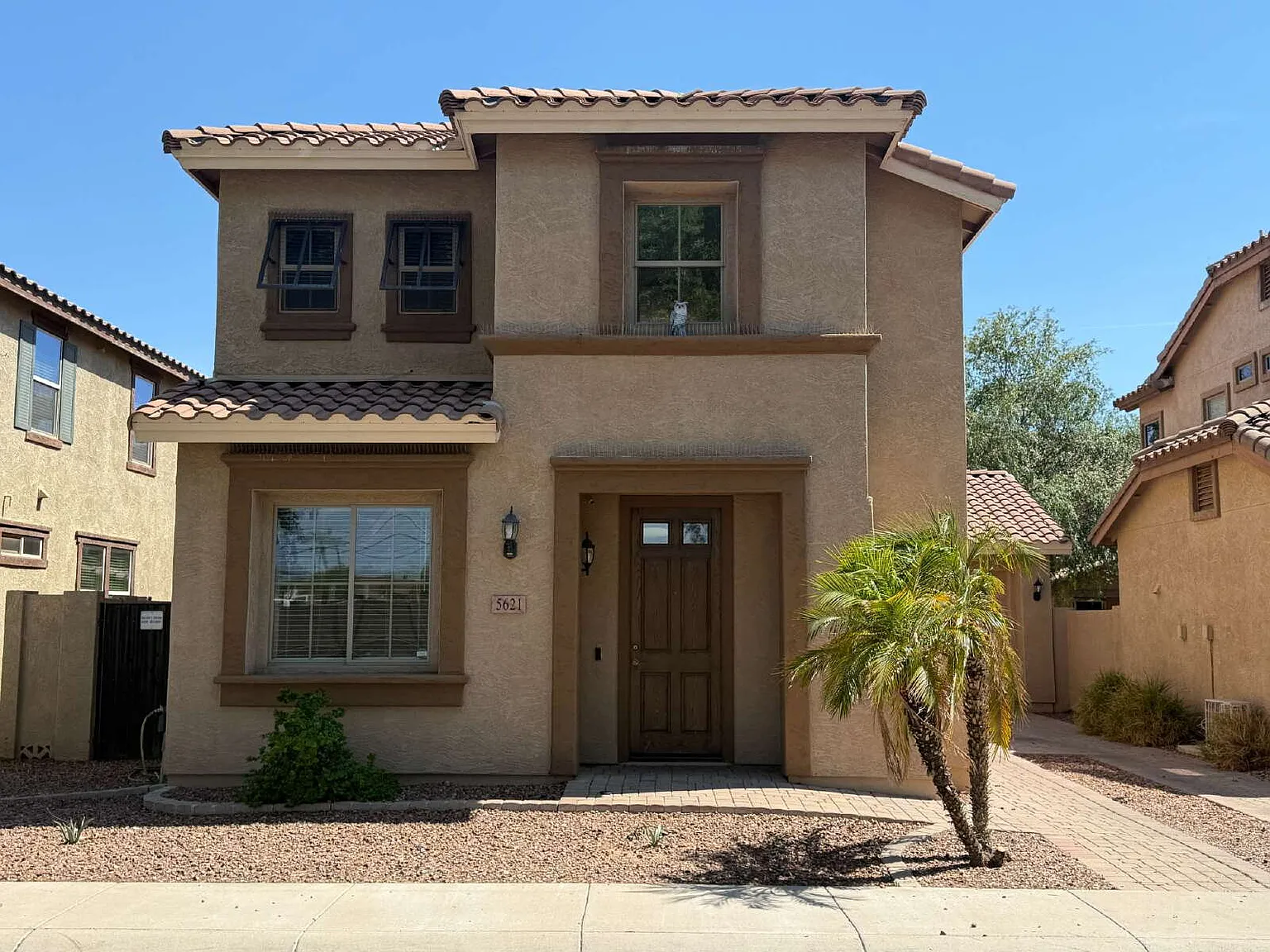 3 bed, 2.5 bath, 1984 sqft, $2,195 — Photo 2