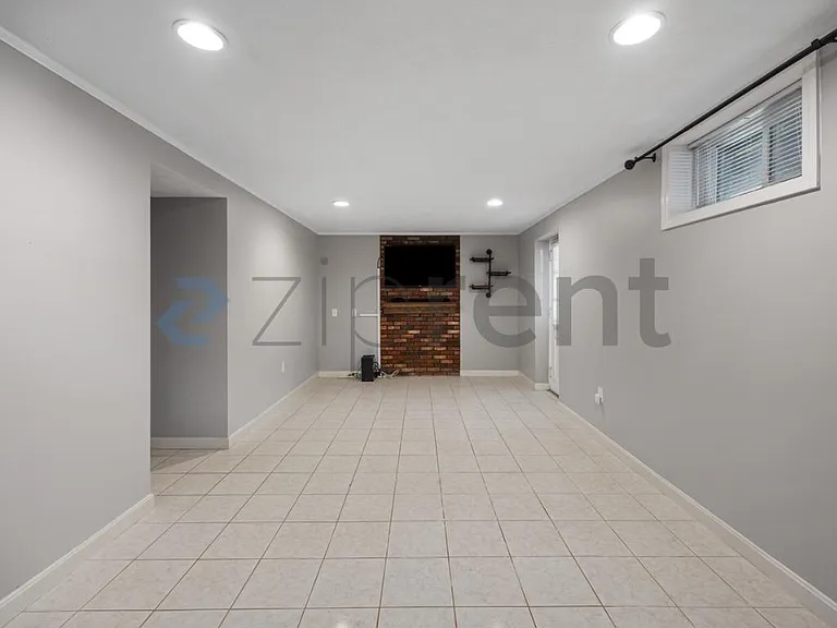 371 Salem St — Photo 16