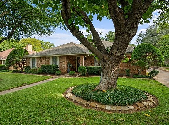 2nd image of 4609 Hacienda Dr