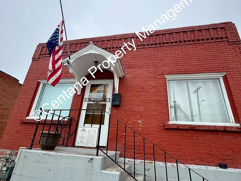 611 N Main St — Photo 3