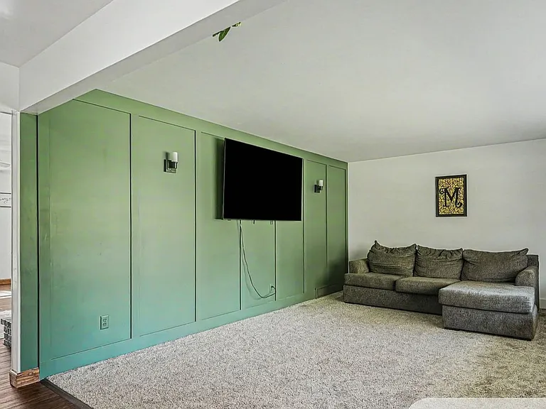 6190 Maple Rd — Photo 2