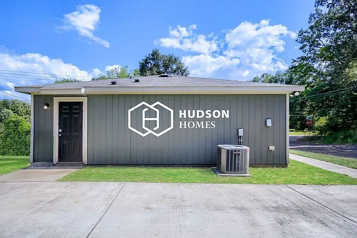 621 W Sabine St — Photo 12