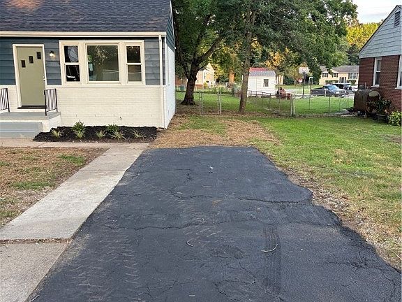 3rd image of 4809 Chardon Rd