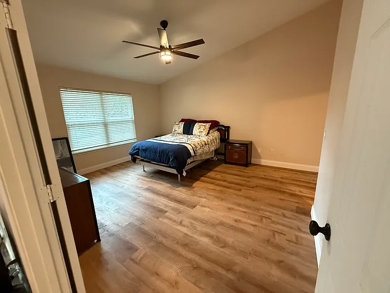 2126 Hovington Cir W — Photo 19