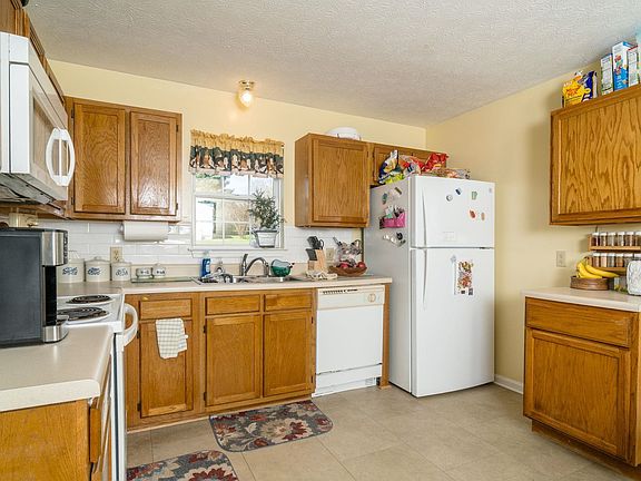 3rd image of 1075 Chestnut Ridge Rd