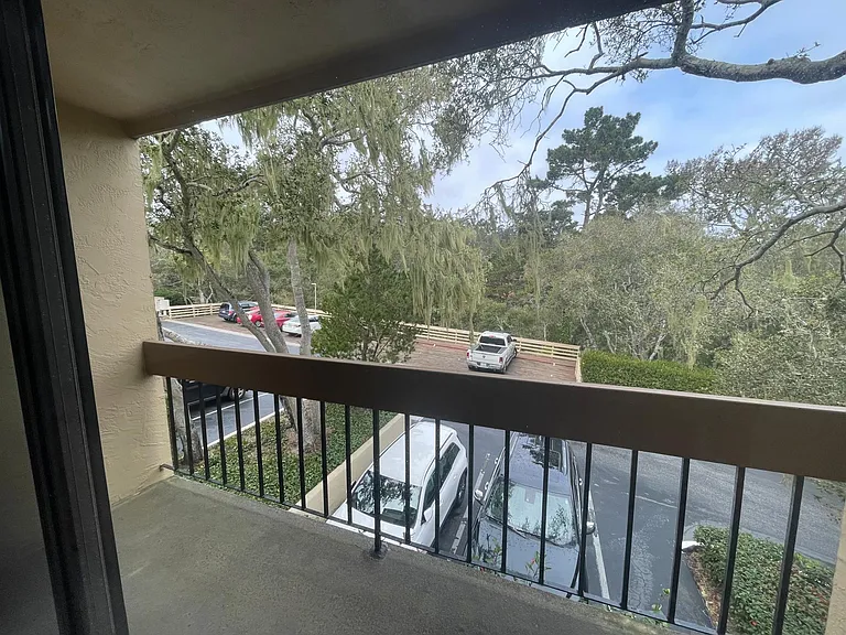2202 Golden Oaks Ln — Photo 6