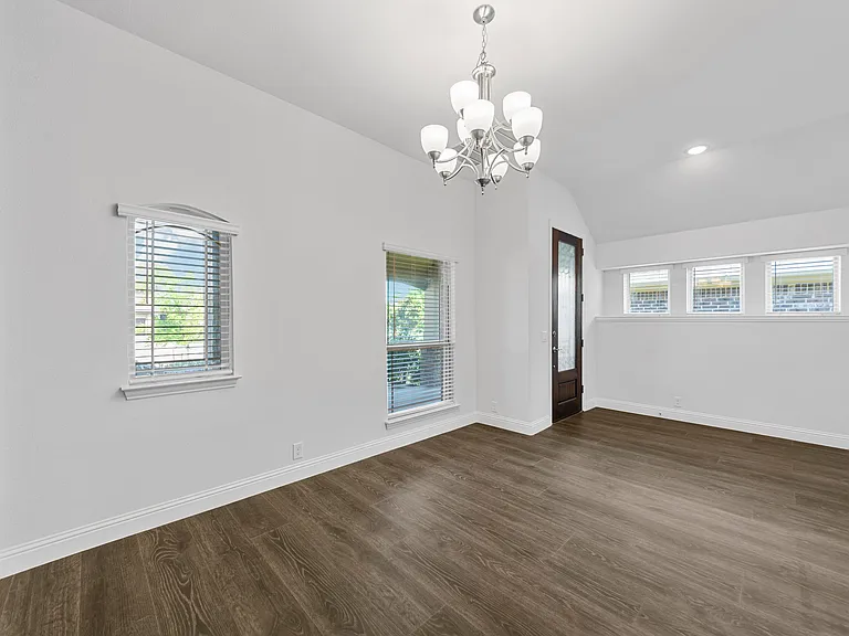 7404 Hawthorne Way — Photo 8