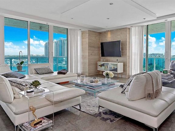 5th image of 10 Venetian Way APT 804