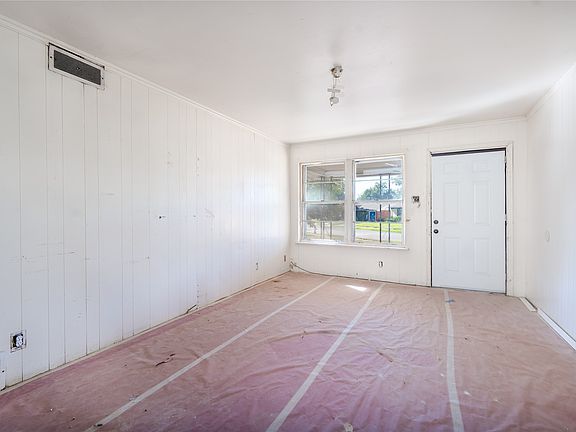 4th image of 2823 San Marcus Ave