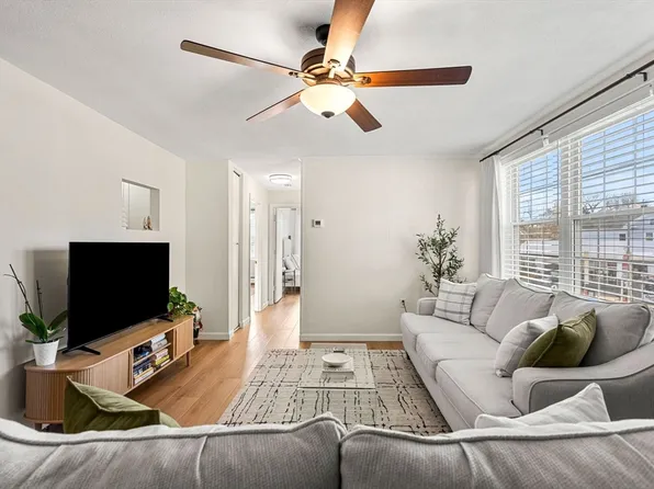 5 Woodsum Dr APT 12, Braintree, MA 02184