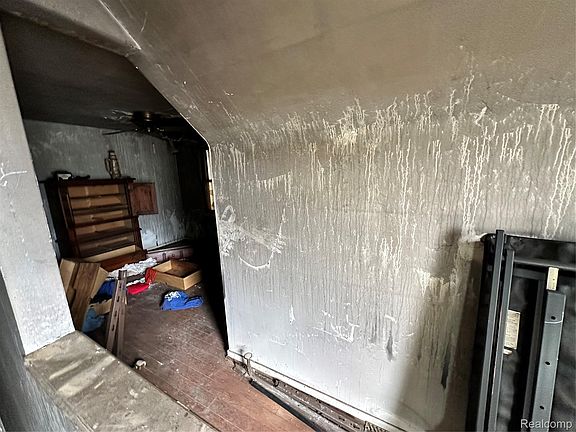 2nd image of 18819 Moross Rd