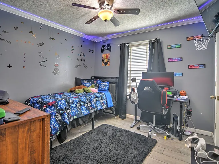4120 Clay Dr — Photo 19