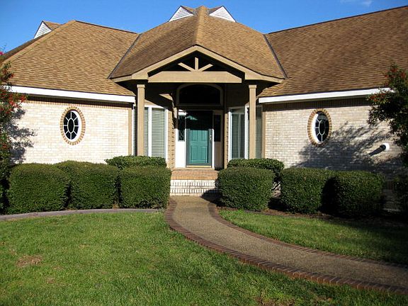 2nd image of 250 Leisure Cove Ln