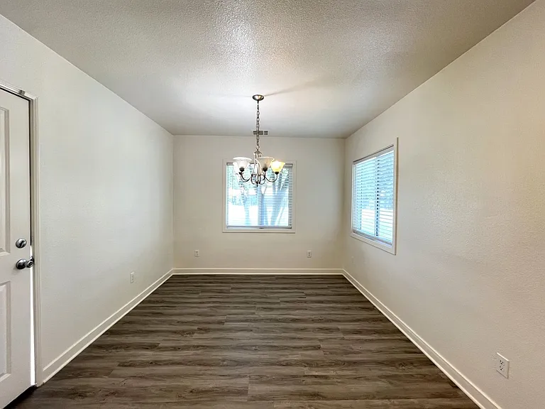 1629 Kendall Dr — Photo 5