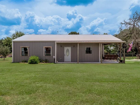 1014 N Shipp St, Madisonville, TX 77864