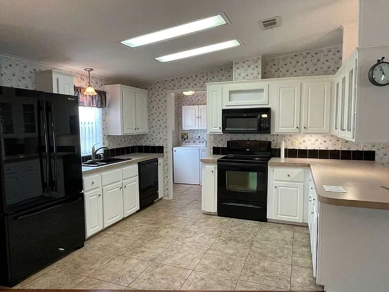 5453 Williamsburg Ln — Photo 9