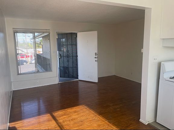Entrance/ Living Space