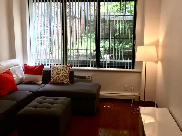 122 Elizabeth Street image 2 of 12