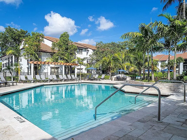 Sherwood on the Park Florida Apartments