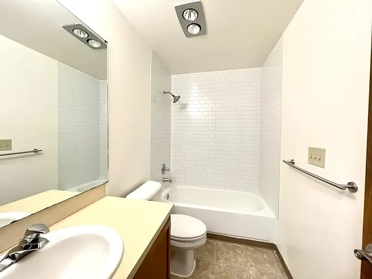 520 100th Ave SE #25 — Photo 6