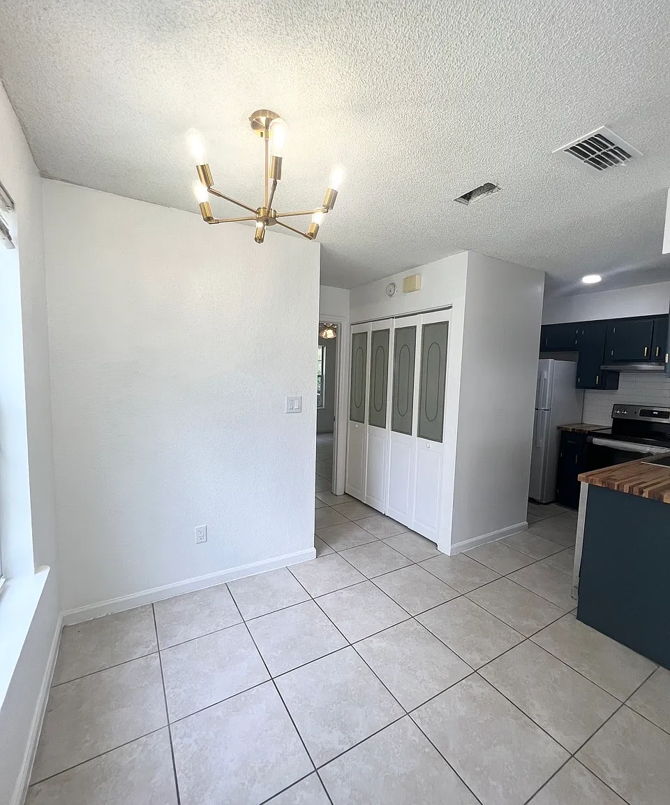 3 bed, 2.0 bath, 1188 sqft, $1,600 — Photo 4
