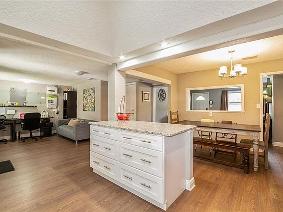 5th image of 2506 Corrine Dr