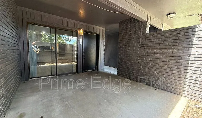 1121 N 28th St #6 — Photo 2