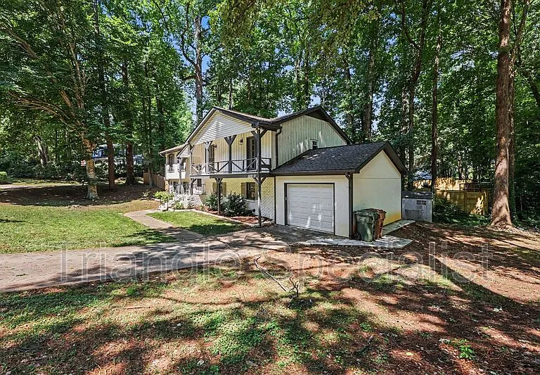1012 Askham Dr — Photo 3