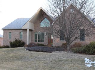 2208 E Saint Charles Cir, Sioux Falls, SD 57103