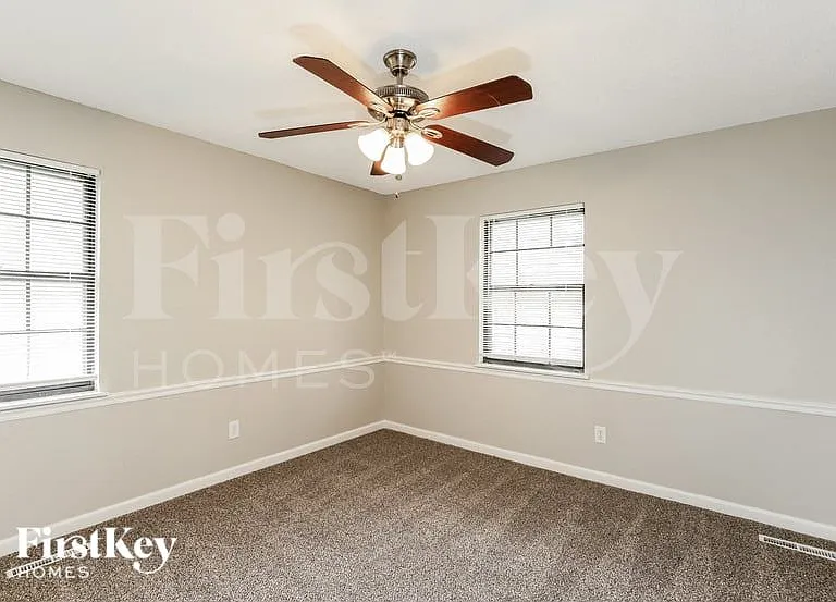 400 SW Oxford Dr — Photo 13