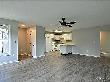 3rd image of 1652 Tamworth Cir