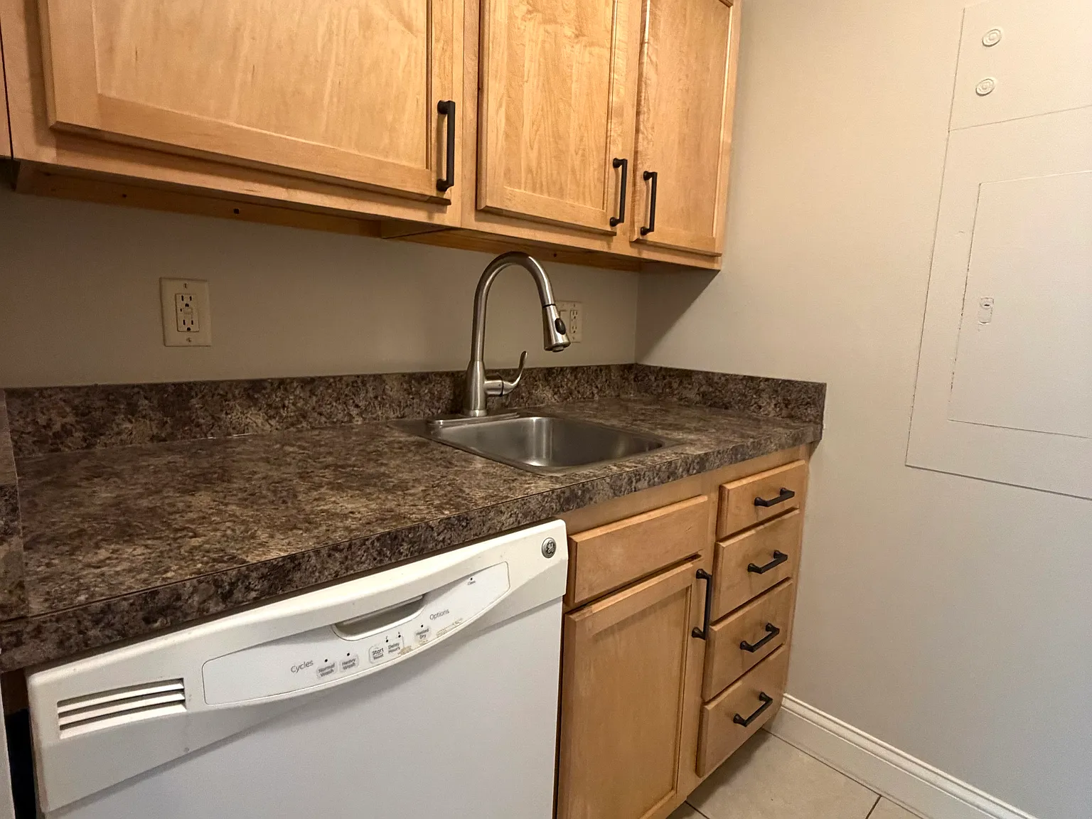 1 bed, 450 sqft, $745 — Photo 3