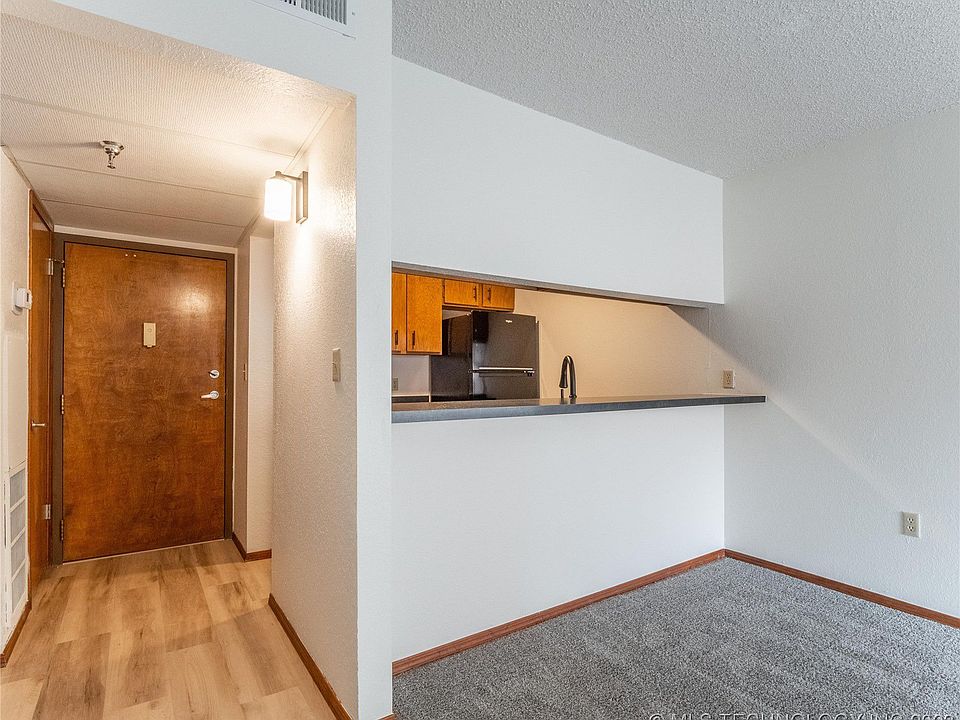 1st image of 301 E Washington Ave #304