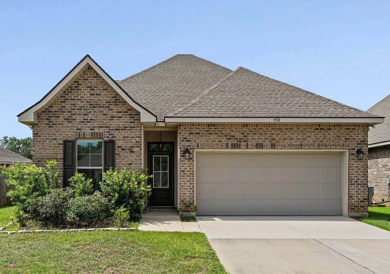 Great Location In Cypress Gates Community — Photo 1