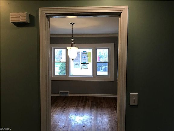 4th image of 2558 Newbury Dr