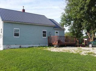 415 E 2nd St, Vinton, IA 52349