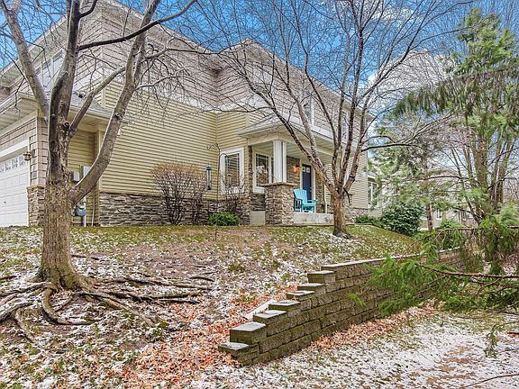 2nd image of 586 Sutherland Dr