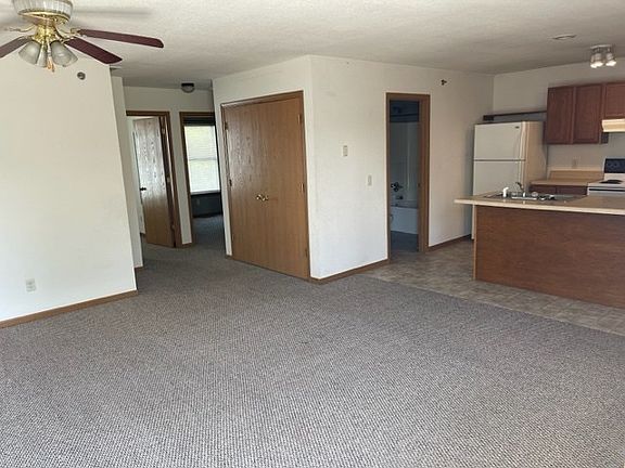 4th image of 1008 S 1st St