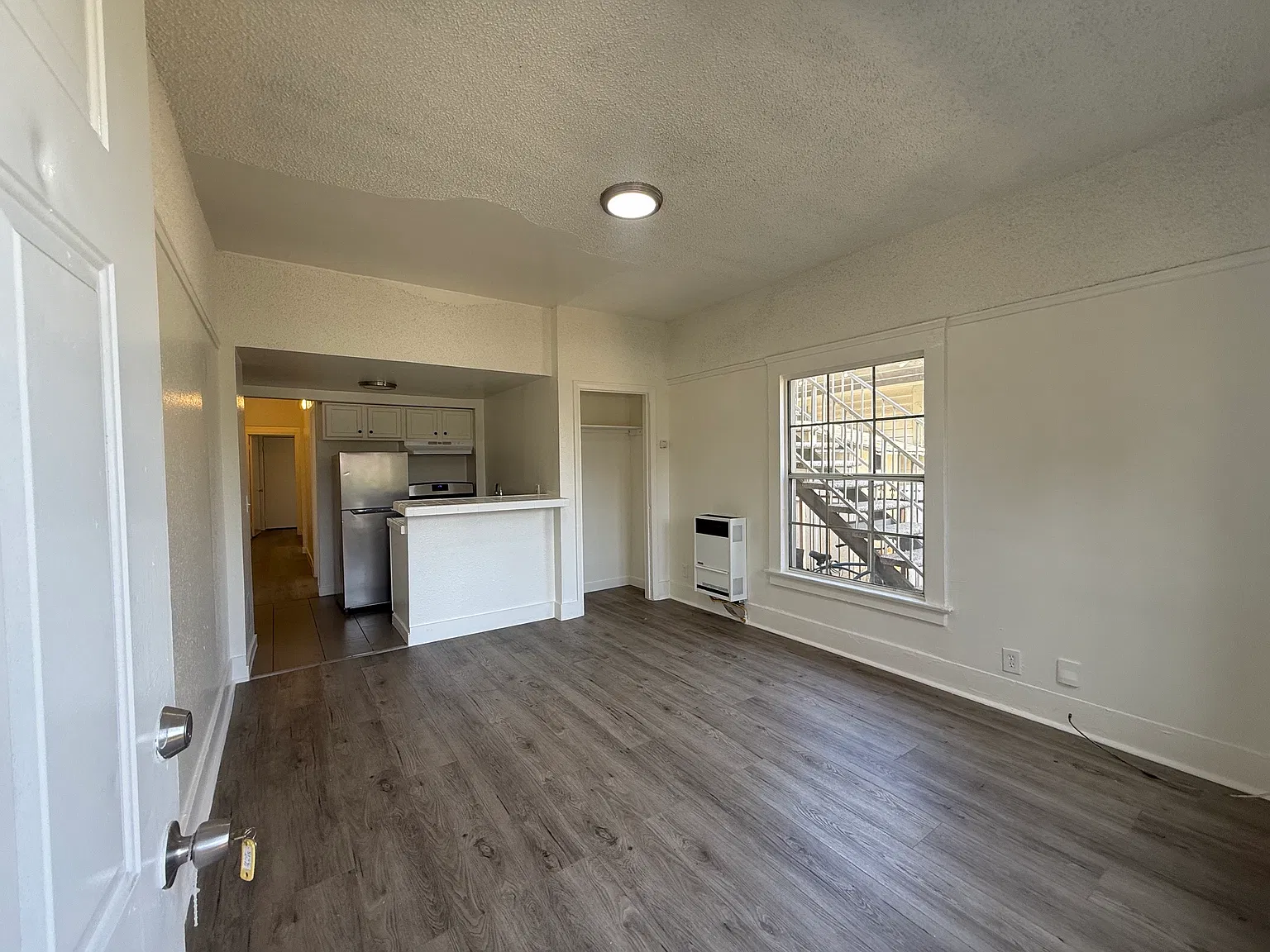 2 bed, 950 sqft, $1,950 — Photo 2