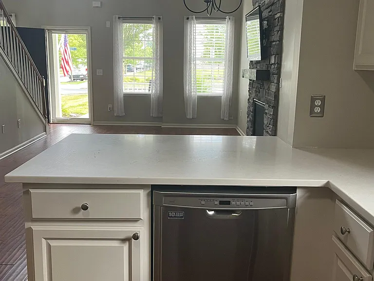 600 White Rock St — Photo 3